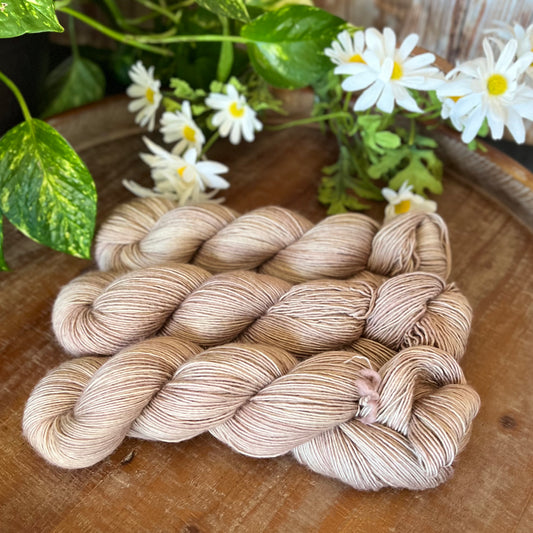 "Craigh na Dun" Hand-dyed Yarn