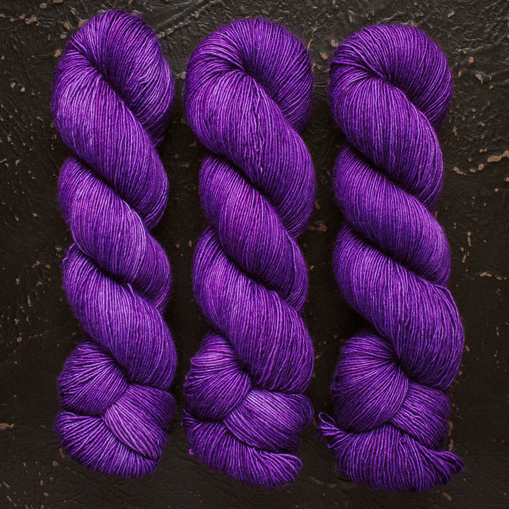 "Amethyst" Hand-Dyed Yarn – Dragon Collection