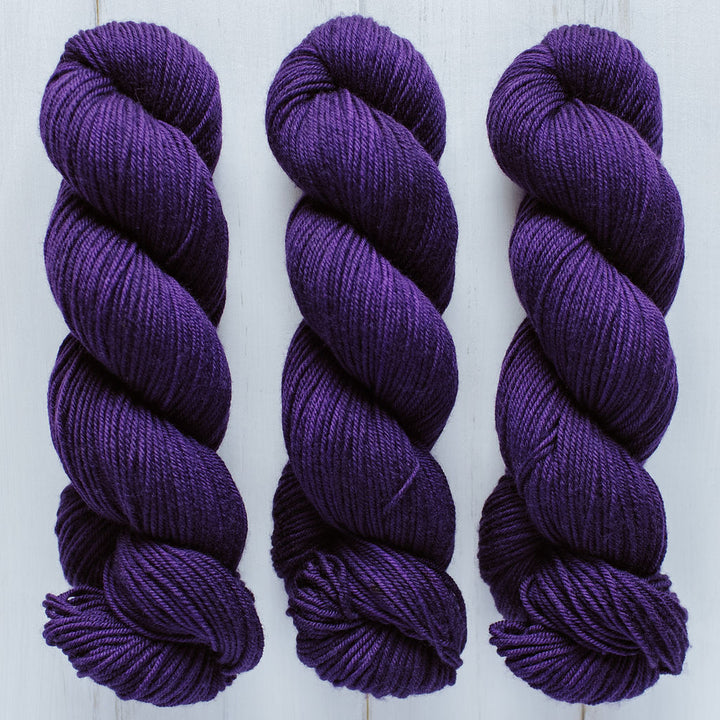 "Eggplant" Hand-Dyed Yarn – Harvest Collection