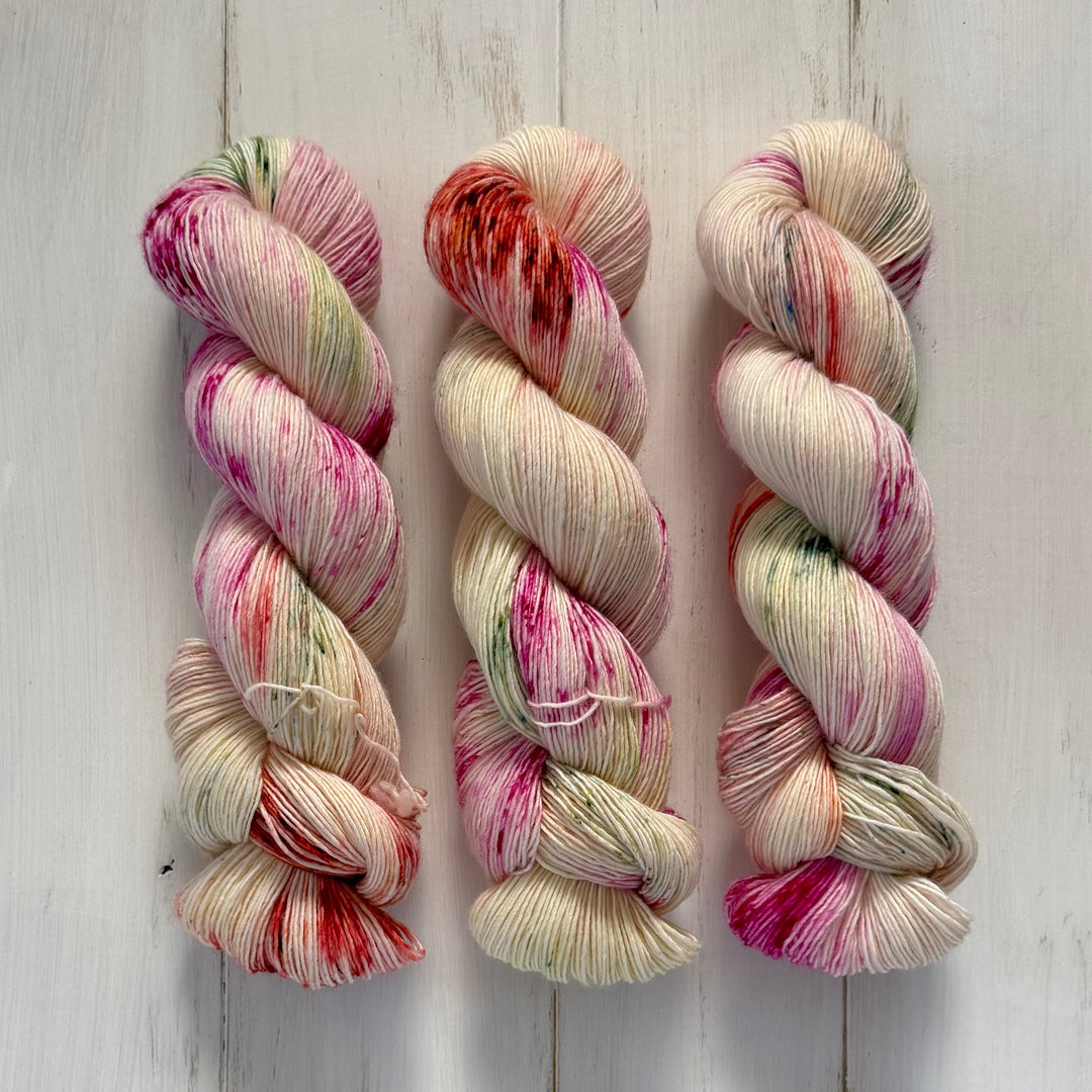 "A Rose A Day" Hand-dyed Yarn - Singles Fingering