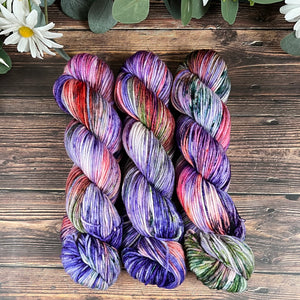 "Plum Papaya" - Worsted Hand-dyed Yarn