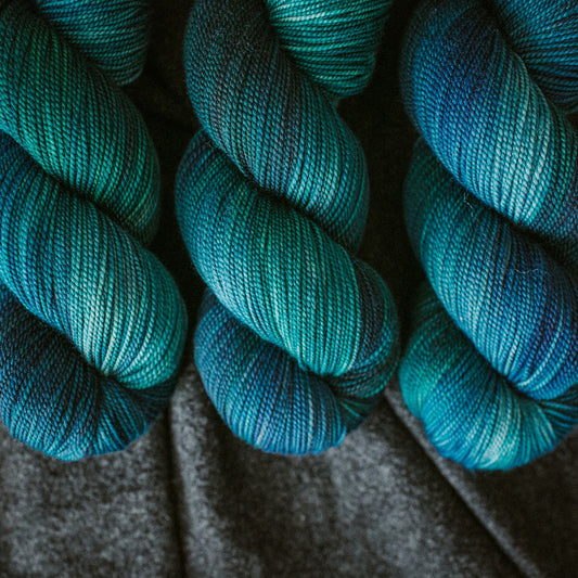 "Liberté" Hand-dyed Yarn - "Outlander" Collection